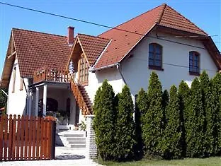 Balla Apartmanhaz شقة *