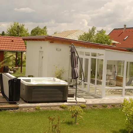Balla Apartmanhaz شقة *