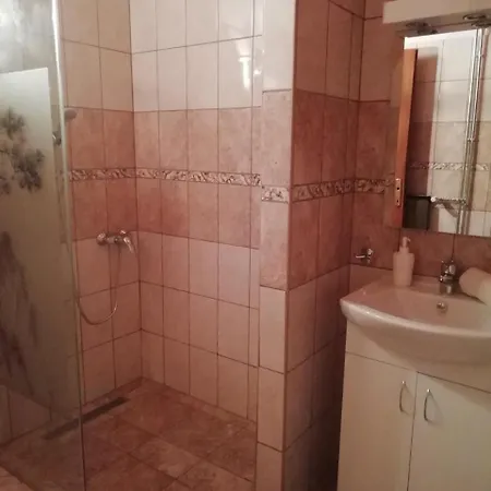 Balla Apartmanhaz شقة شيوفوك